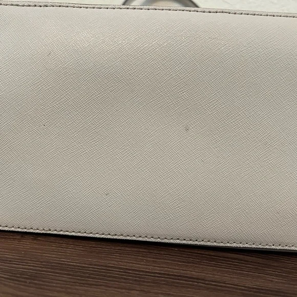 Kate Spade Elegant Cream Tote Bag perfect for spring - Picture 8 of 12